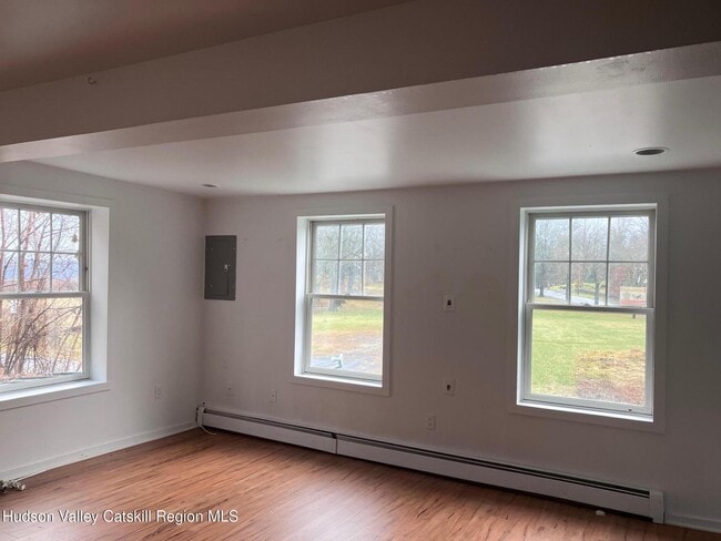 Building Photo - 133 N Rd