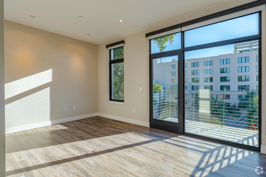 Studio - 595 SF - The Carlaw