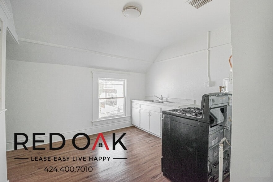 Building Photo - 615 S Soto St