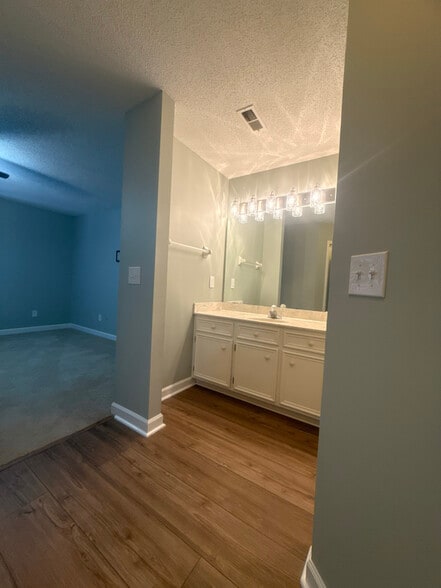 Building Photo - 311 Nantucket Ct