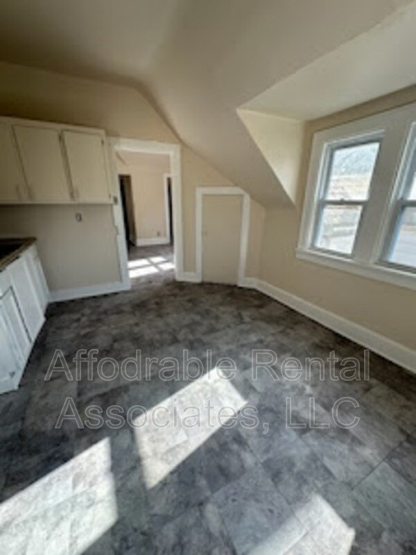 Building Photo - 1309 S 15th St