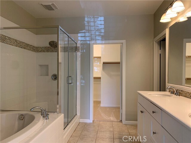 Building Photo - 79 City Stroll