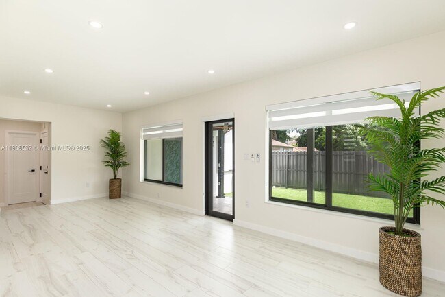 Building Photo - 5641 SW 67th Ave