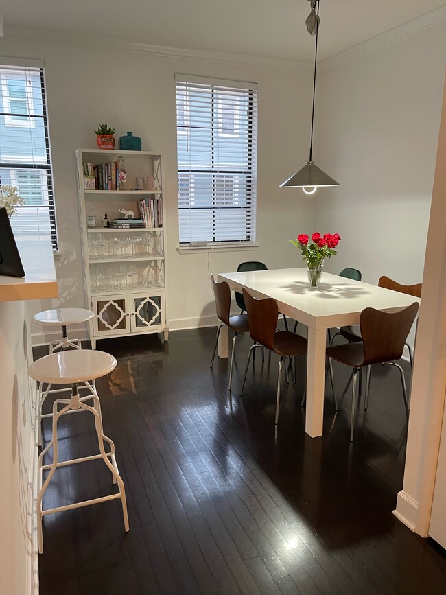 Dining area - 660 Fern St