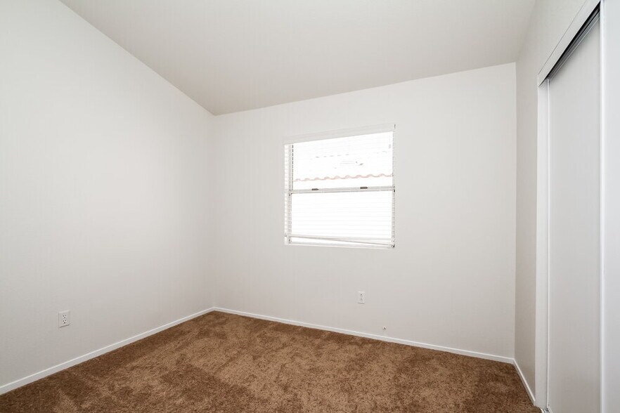 Building Photo - 1424 N Astronomy Cir