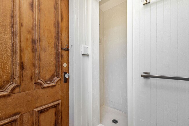 Building Photo - 2204 Buena Vista Ave