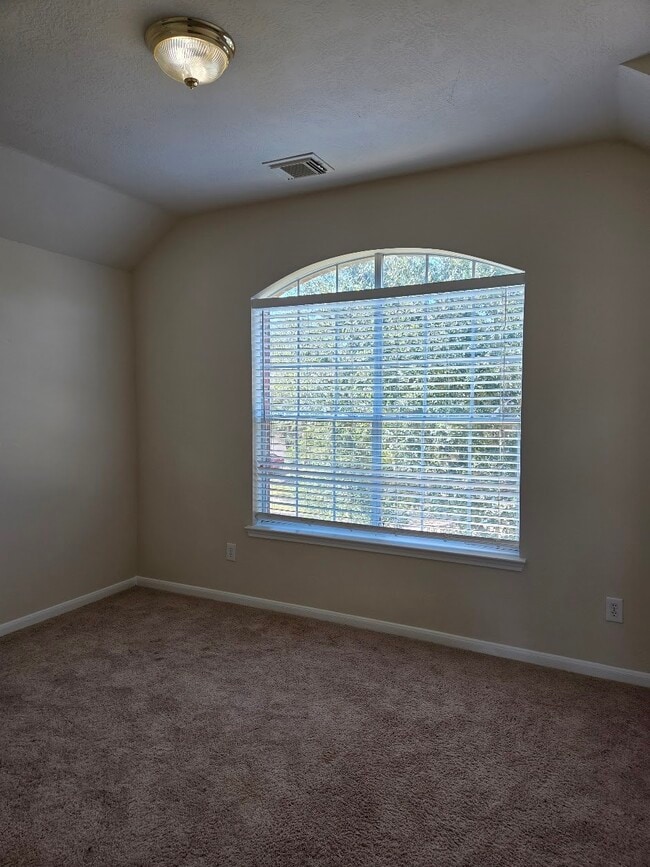 Building Photo - 5515 Gatesprings Ln