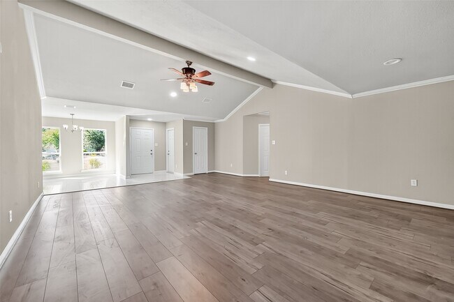 Building Photo - 10603 Highland Woods Dr