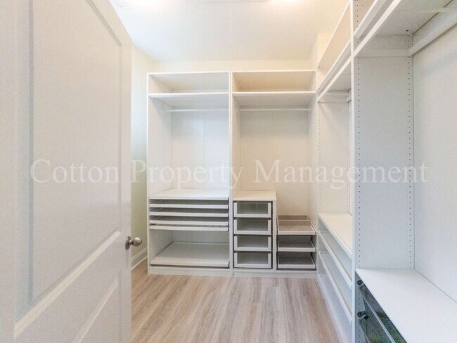 Building Photo - 7445 Darius Dr