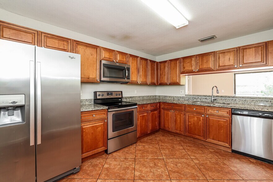 Building Photo - 9702 Nevada Pl