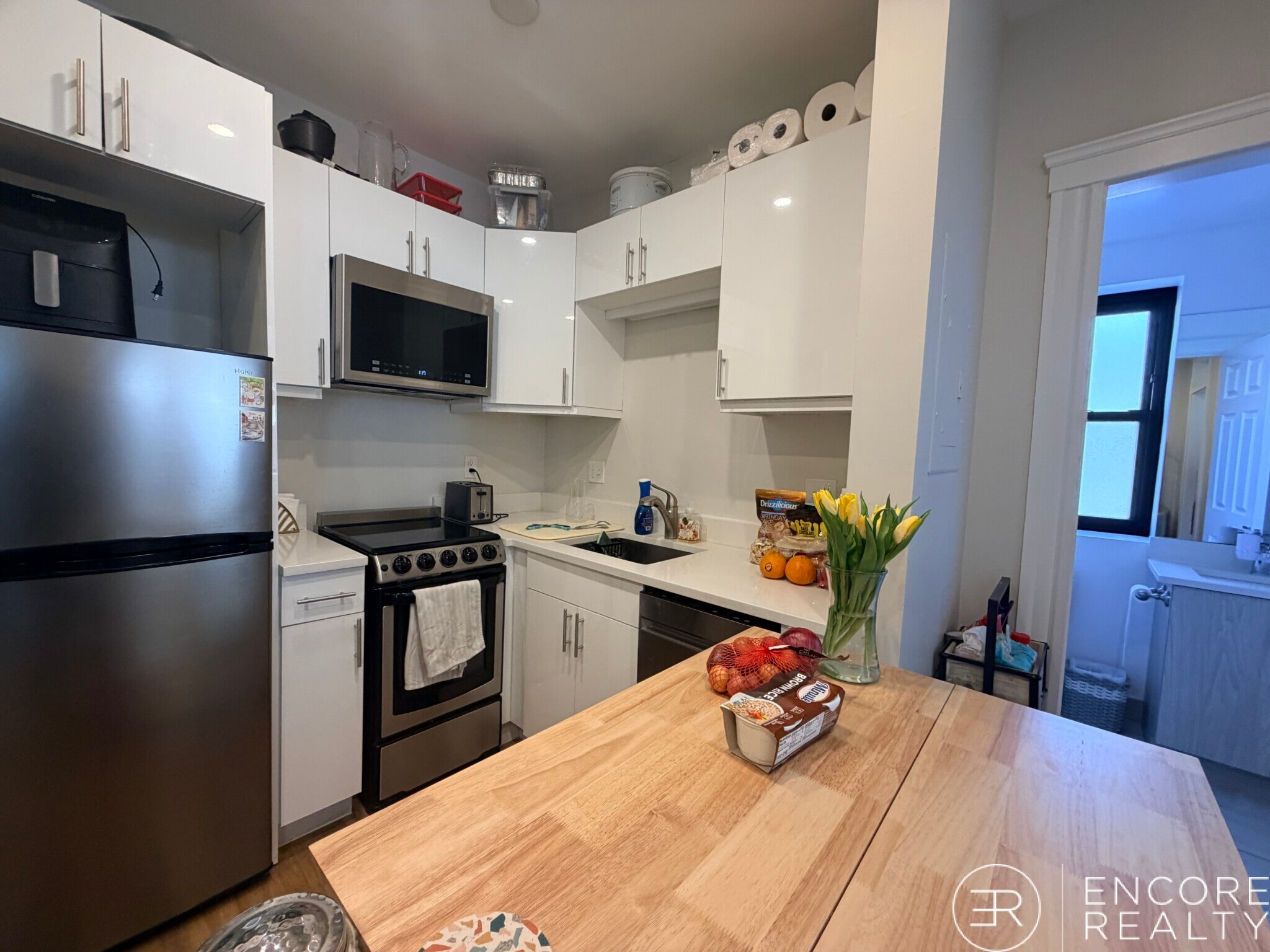 Building Photo - 16 Aberdeen St