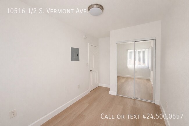 Building Photo - 10516 1/2 S. Vermont Ave.-