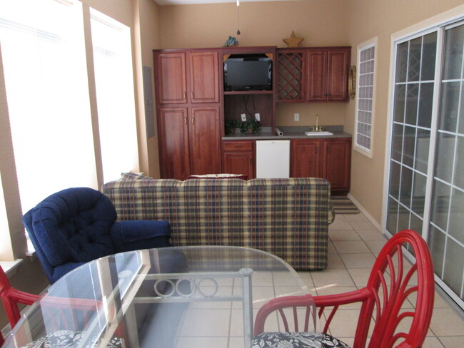 Primary Photo - Large 2 Bedroom 2 Bath Garden Level Golf C...