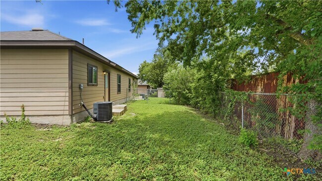Building Photo - 147 Rosedale Ave