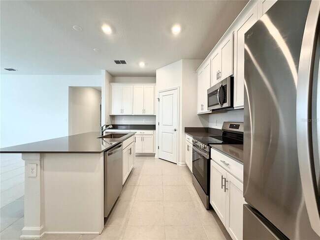 Building Photo - 3162 Armstrong Ave