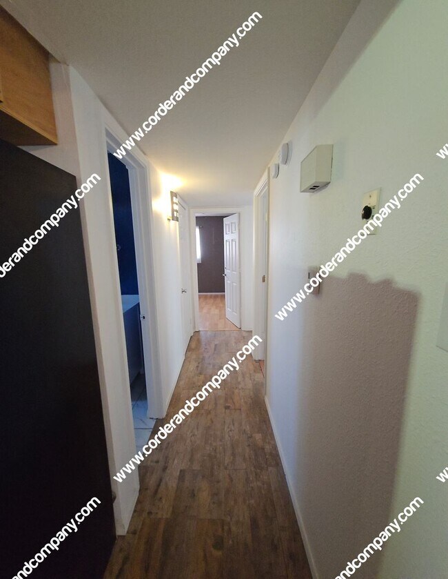 Building Photo - Nice 3 Bedroom, 2 Bathroom and 1,120 Sq Ft. Home Great Location in NE Heights.