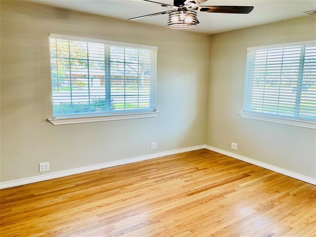 Building Photo - 534 E Spring Valley Rd