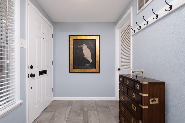 Building Photo - 312 Schoolwood Ln