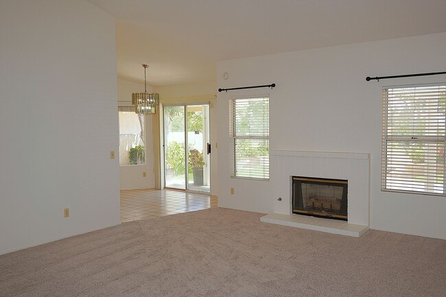 Building Photo - Sun Lakes 3 Bedroom - Backs the Golf Course