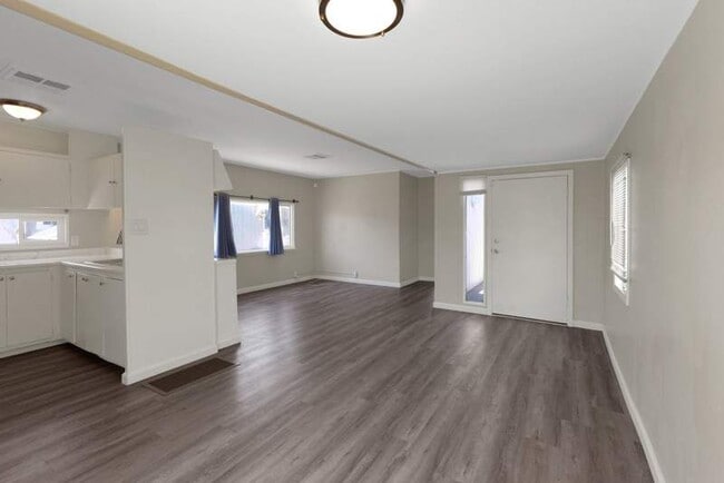 Building Photo - 22 Dahlberg Dr