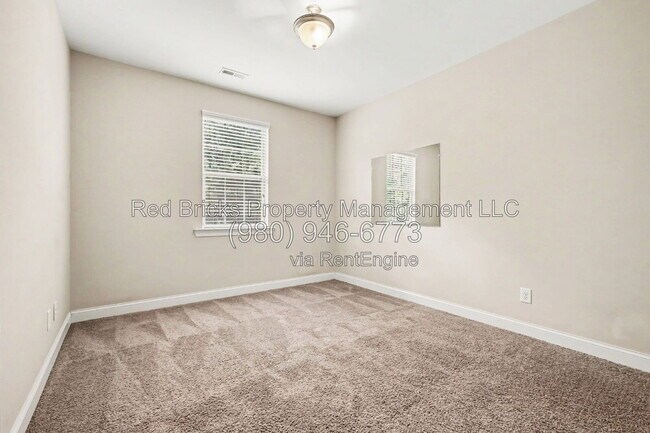 Building Photo - 145 Barclay Dr