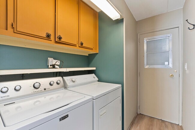 Building Photo - 171 Avenida Orontes