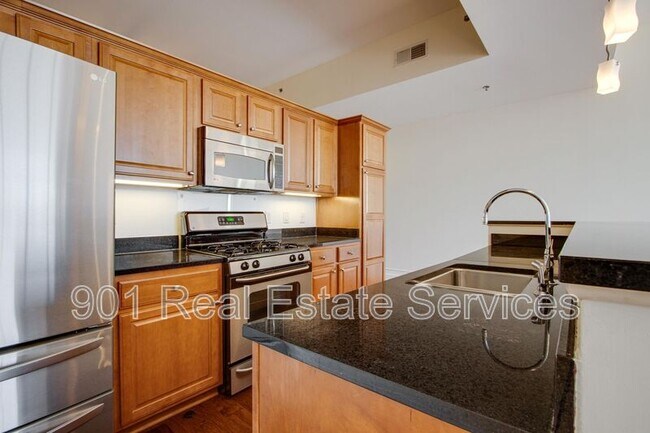 Building Photo - 648 Riverside Drive