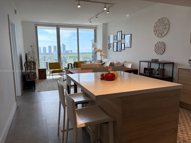 Building Photo - 16385 Biscayne Blvd