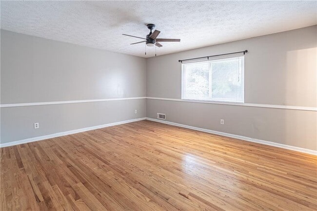 Building Photo - 495 Ansley Dr