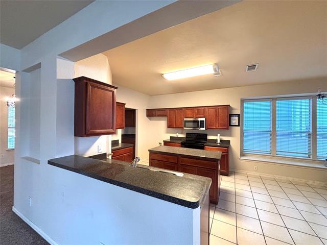 Building Photo - 1425 Oakcrest Dr