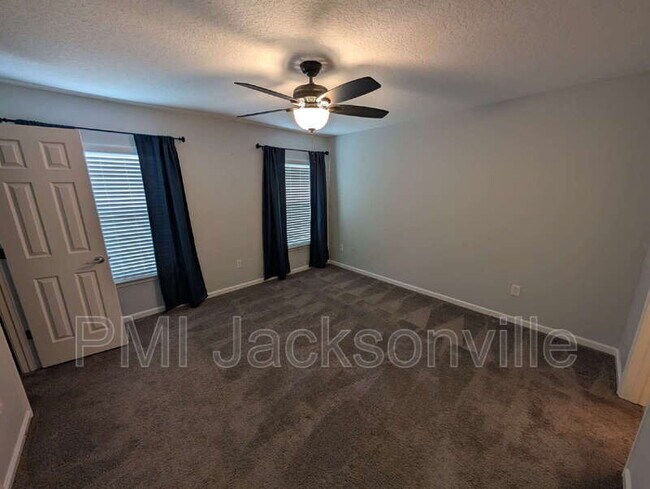 Building Photo - 1048 N Black Cherry Dr