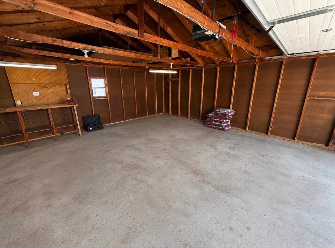 Building Photo - 1403 Emerald Dr