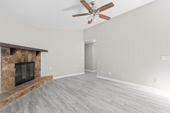 Building Photo - 1042 Mainstreet Lake Dr