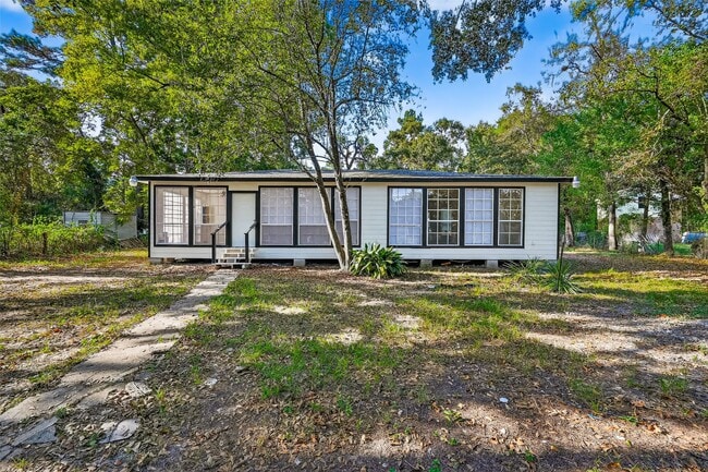 Building Photo - 16643 Lake Cir