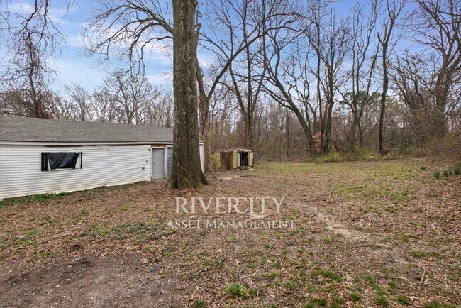 Building Photo - 2185 Slocum Ave