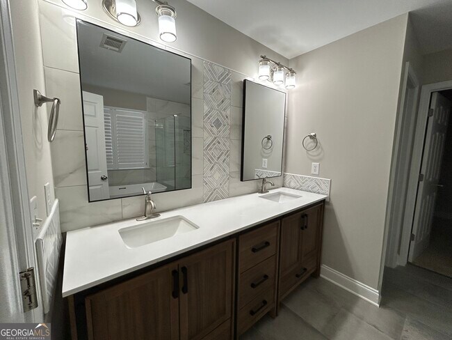 Building Photo - 765 Scenic Creek Dr SW