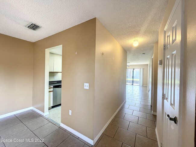 Building Photo - 11 Bogart Pl