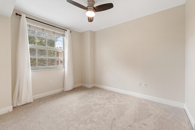 Building Photo - 610 Clematis St