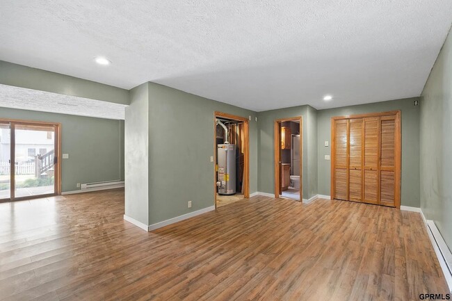 Building Photo - Your Papillion Dream Home Awaits!