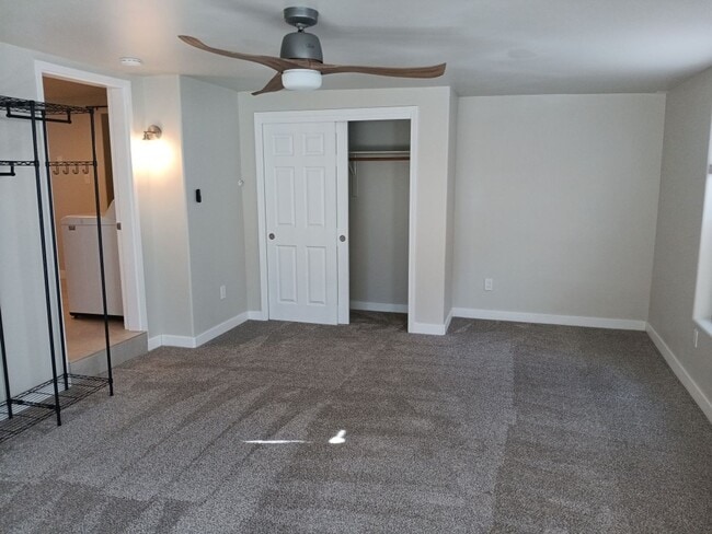 Building Photo - Stunning 4-bedroom 3-bathroom home in Santa Fe! Showings available NOW!