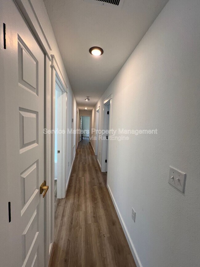 Building Photo - 3241 Damon Dr