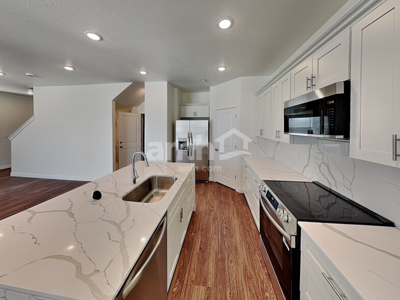 Building Photo - 8973 S John Annie Ln