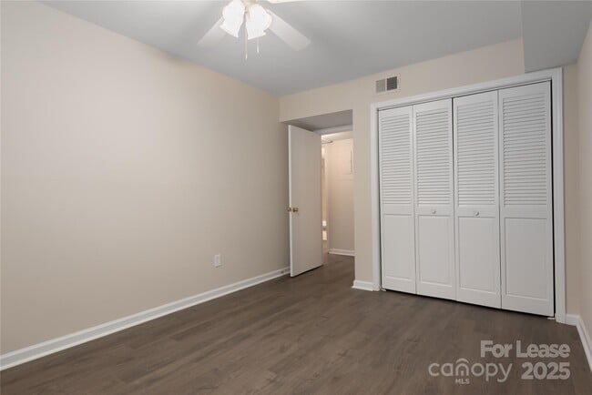 Building Photo - 4739 Hedgemore Dr