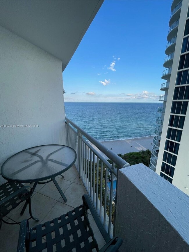 Building Photo - 17375 Collins Ave