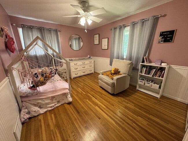 Building Photo - "Experience Elegant Living: 4-Bed Home with Granite Touches & Cozy Fireplace in Cottage Grove!"