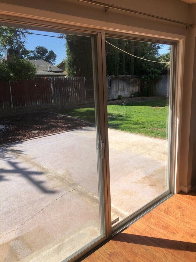 Building Photo - 3 bed 2 bath home for rent in SkyPark area Sacramento