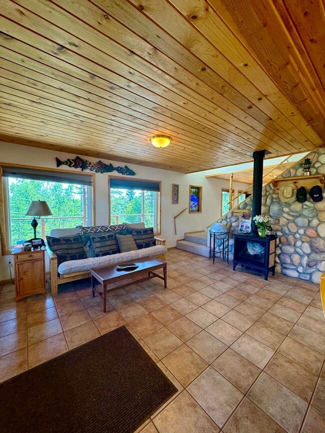 Building Photo - RIVERFRONT HOME + SHOP!