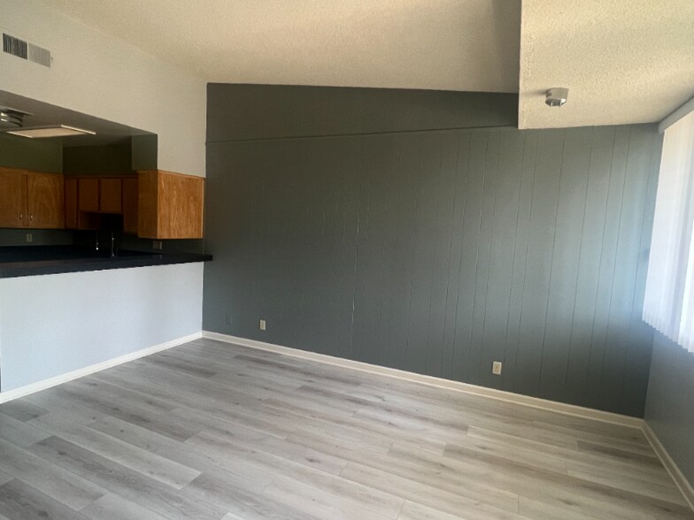 Building Photo - 660 W Bonita Ave