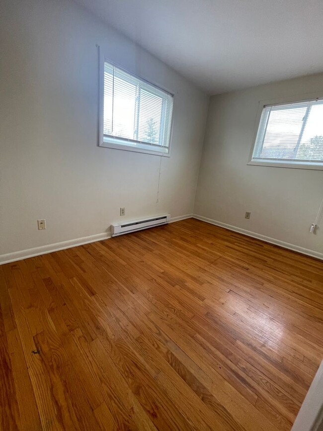 Building Photo - Newly Remodeled Apartment for Rent