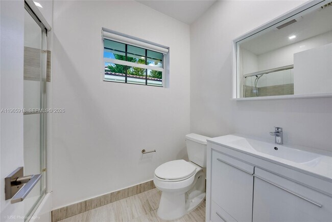 Building Photo - 52 Camden Dr